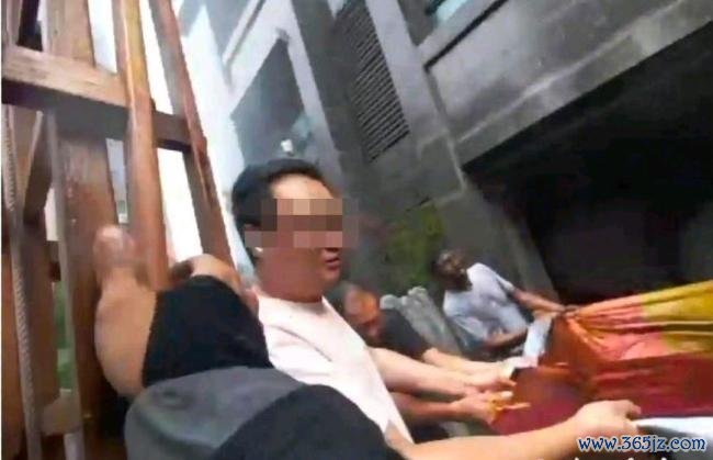 消防回应火灾母女坠楼 还原救援过程 现场条件限制救援手段